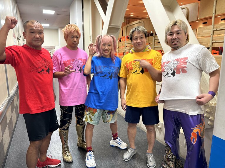 火祭り決勝大会。同ブロックの選手たちがウナギTシャツで集結　©Norihiro Hashimoto