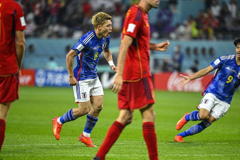 堂安のゴールシーン　©︎Takuya Sugiyama/JMPA