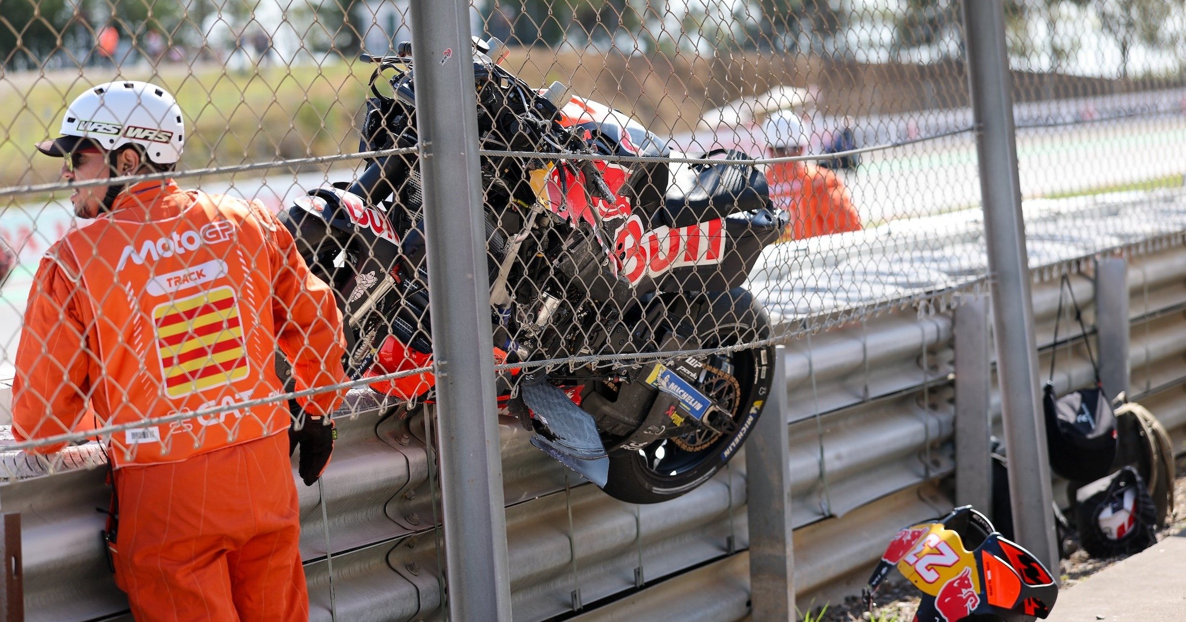 遠藤記者、危機一髪！…コースサイドで遭遇したMotoGPマシンの激しい