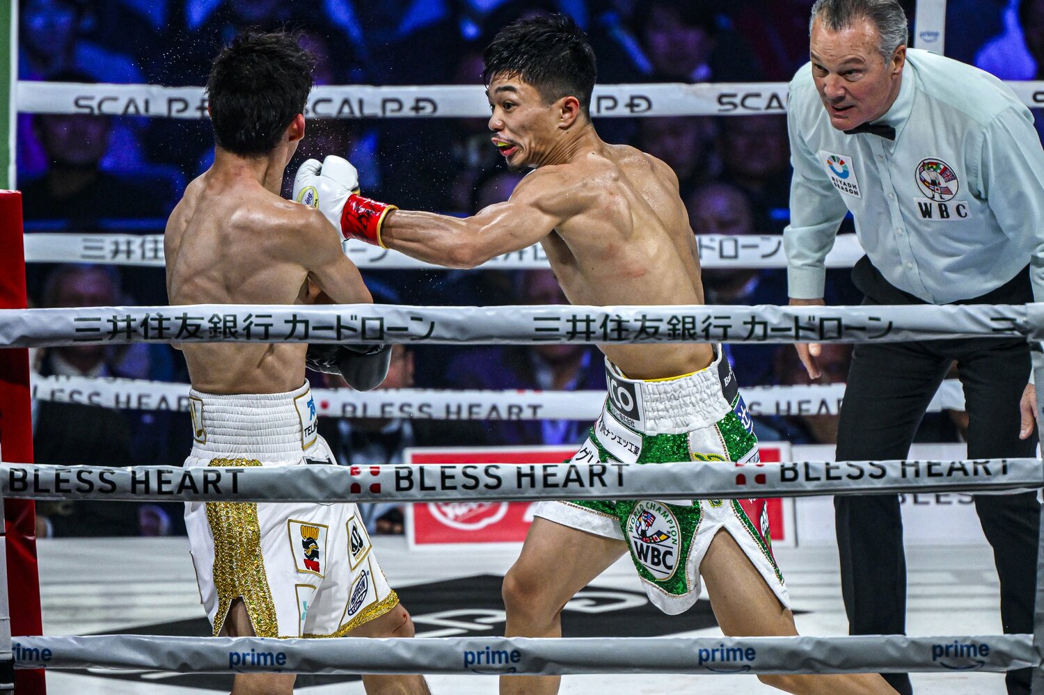 クエジャル2度目のダウンにつながる中谷の左フック　©︎Takuya Sugiyama