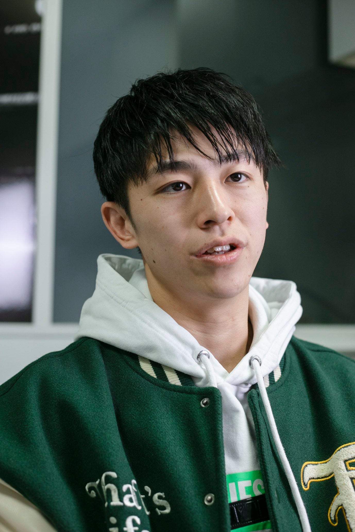 インタビューに応じる吉成名高　©Hiharu Takagi