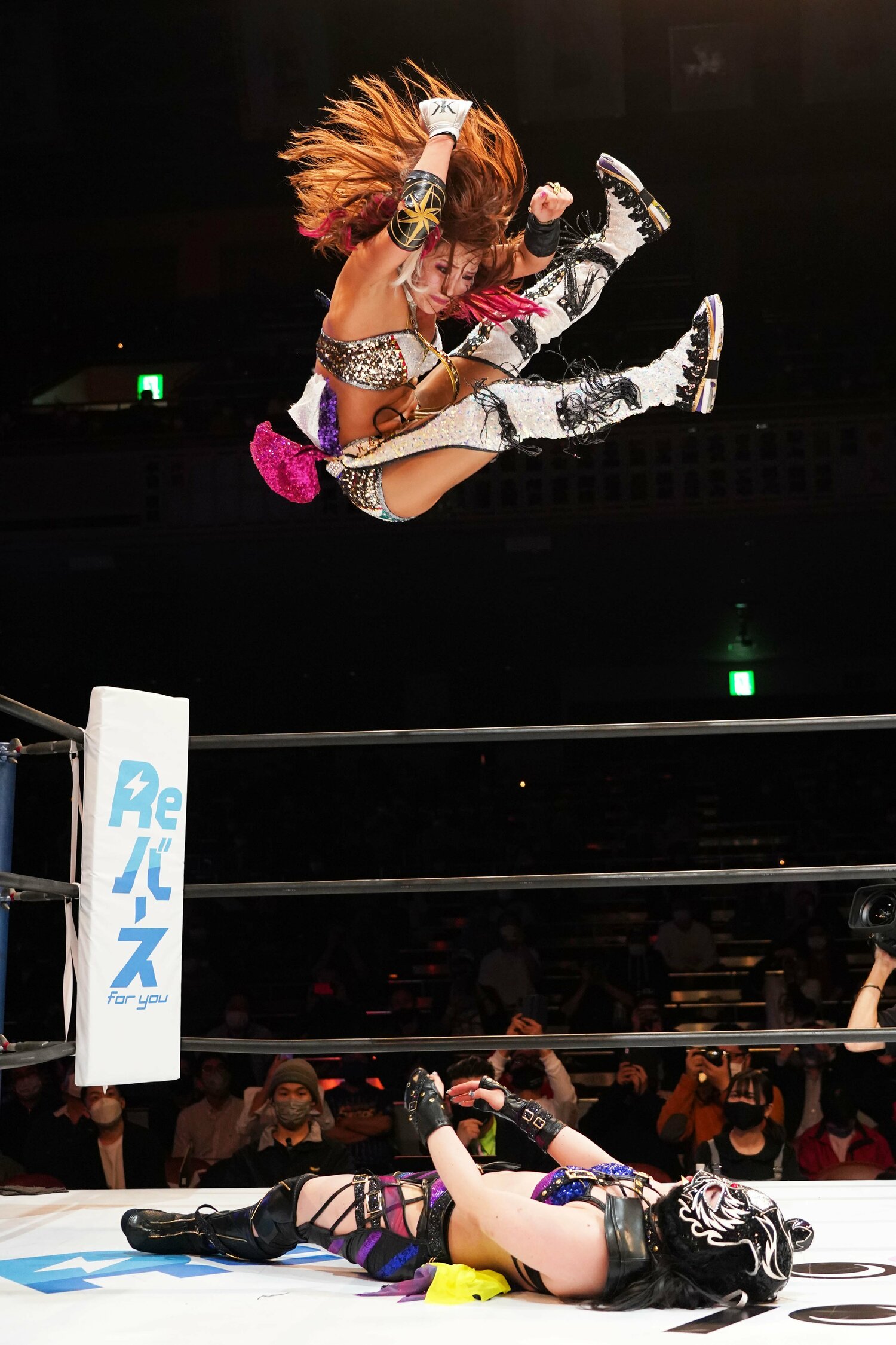 KAIRIのダイビング・エルボー・ドロップ