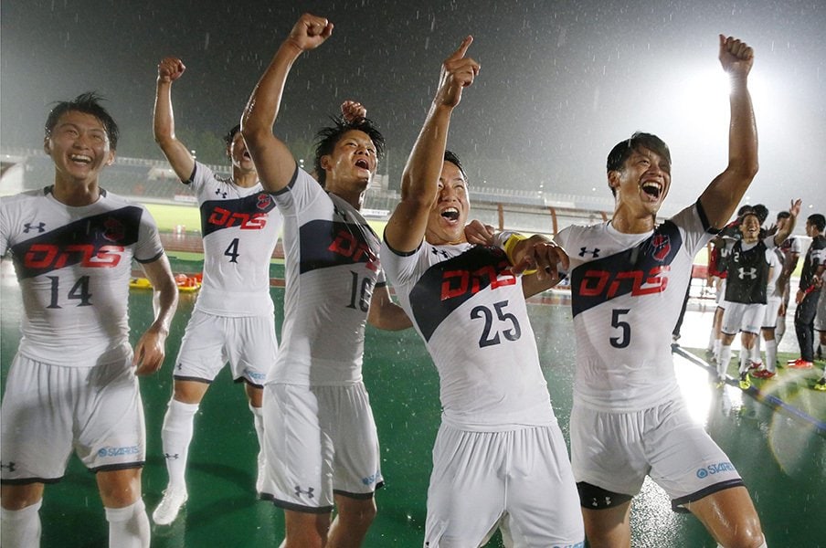 デカくて強い選手が速く走れたら。いわきFCはサッカーの常識を壊すか。＜Number Web＞ photograph by Kyodo News