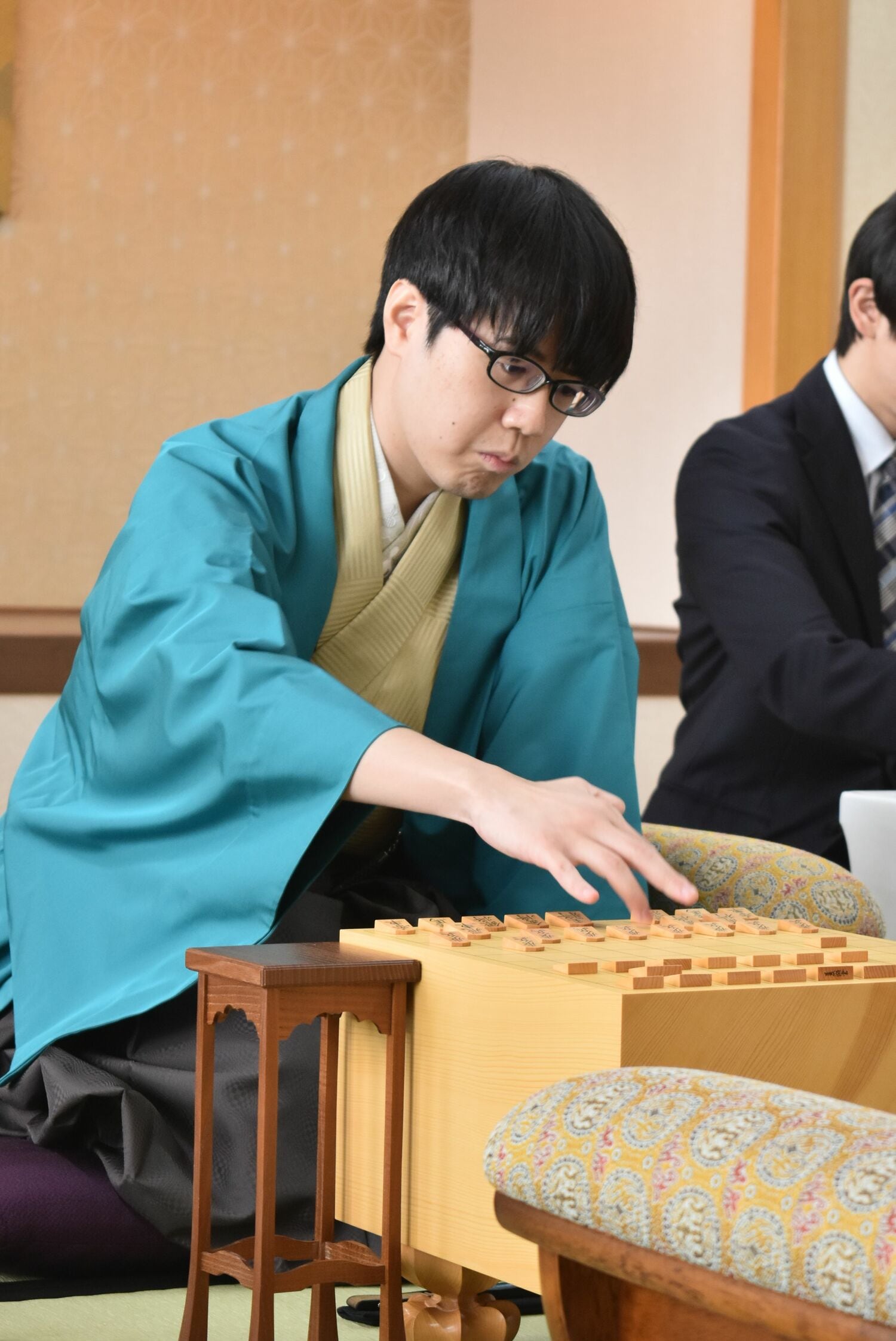 服部は今期棋聖戦以来となるタイトル戦挑戦へあと1勝としている ©日本将棋連盟