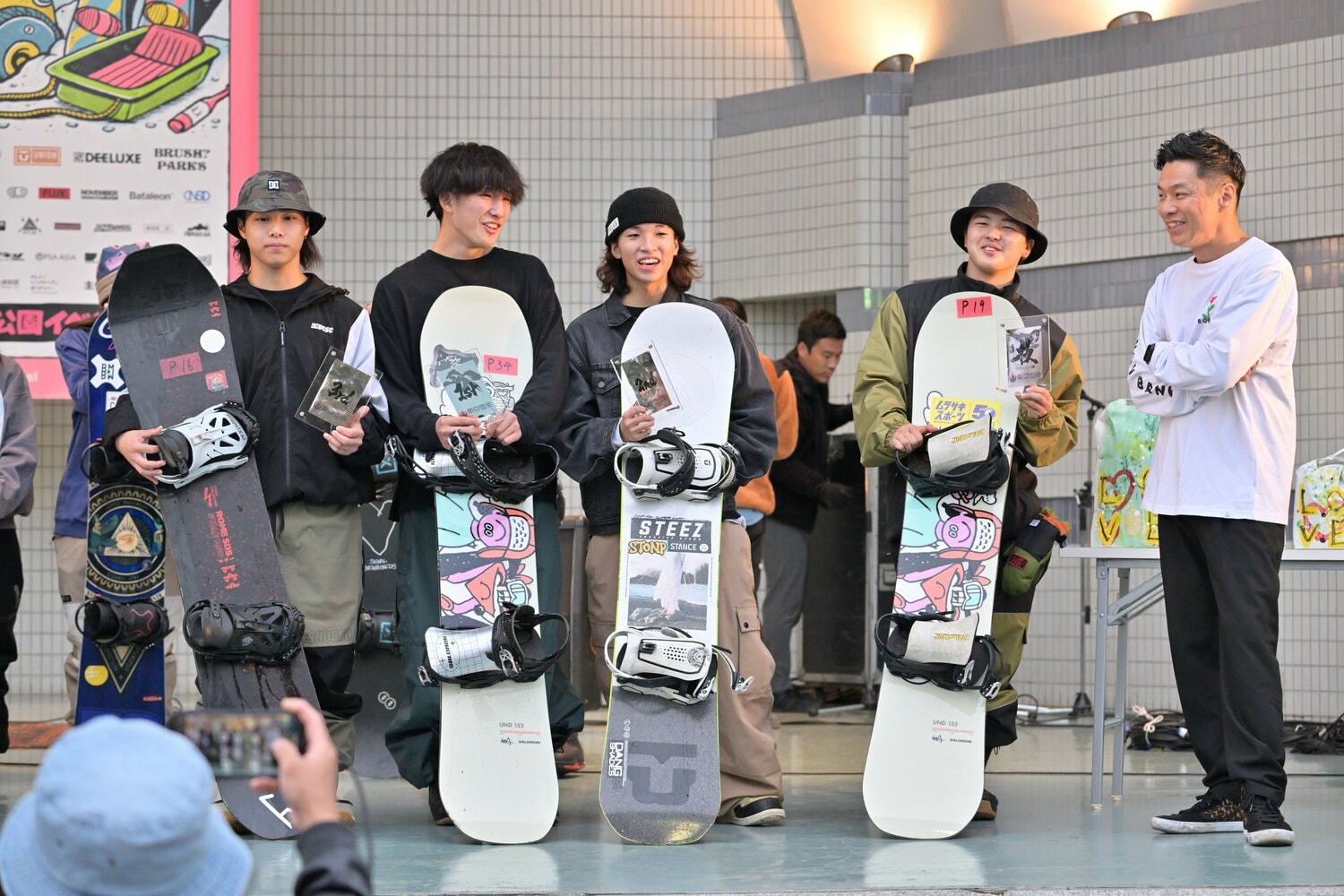 東京雪祭で開催されたJIB STYLE BATTLEで上位に入った選手とdazeさん