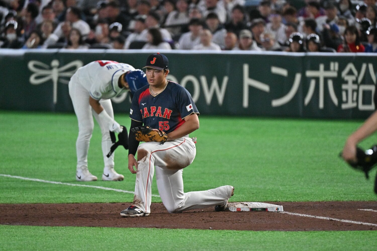 村上宗隆もここまで10打数2安打。一塁の守備ではワンバウンド送球を取り損ねる場面もあった　©️Hideki Sugiyama