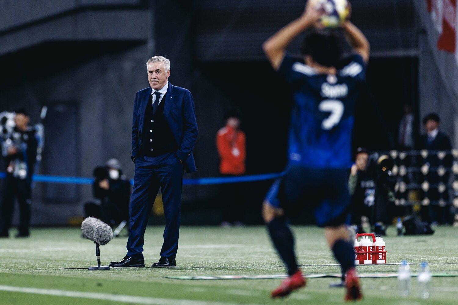 ピッチサイドで顔をしかめるブラジル代表のアンチェロッティ監督　©Kiichi Matsumoto