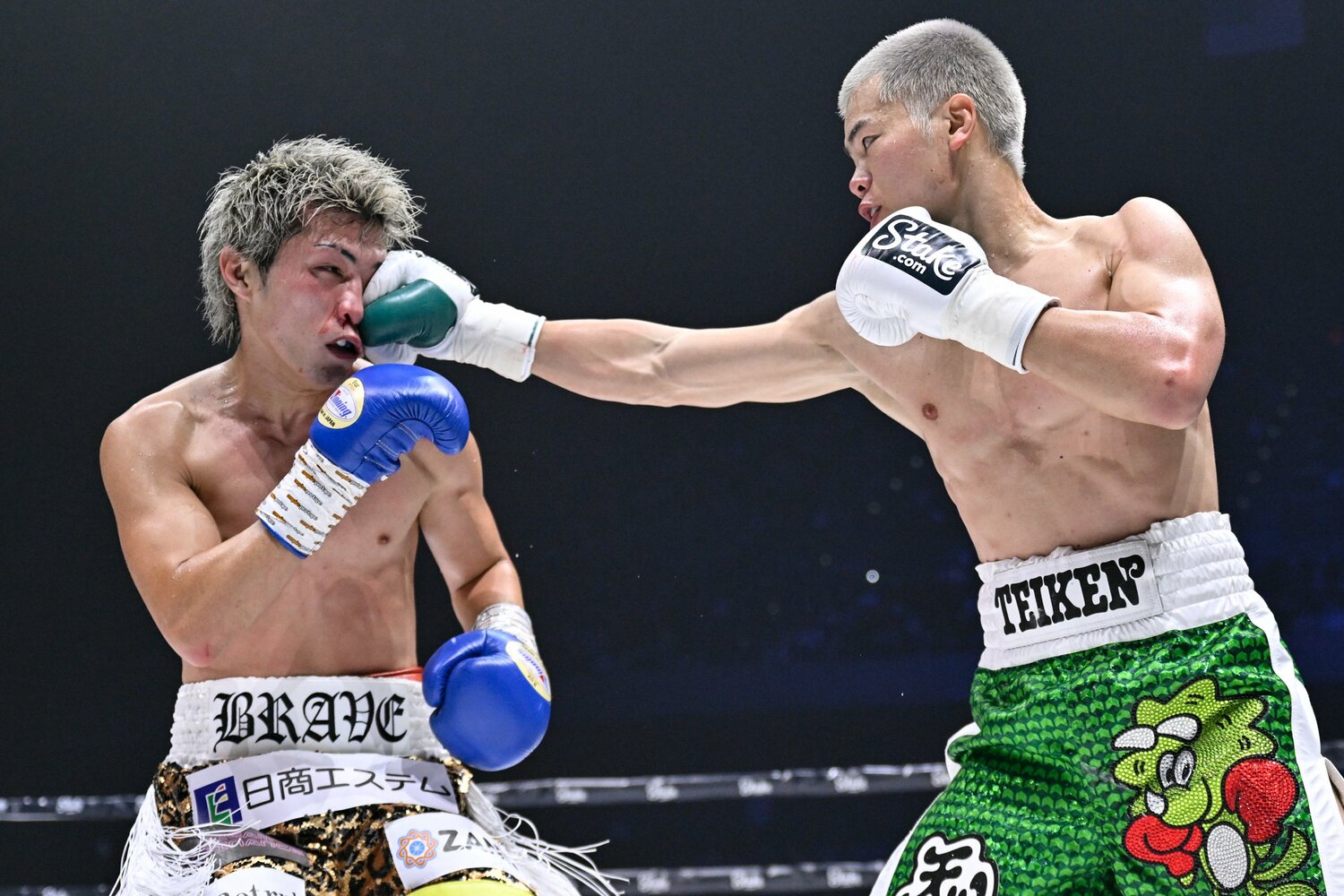 那須川天心は鋭いジャブで与那覇勇気の出鼻をくじいた　©Hiroaki Yamaguchi