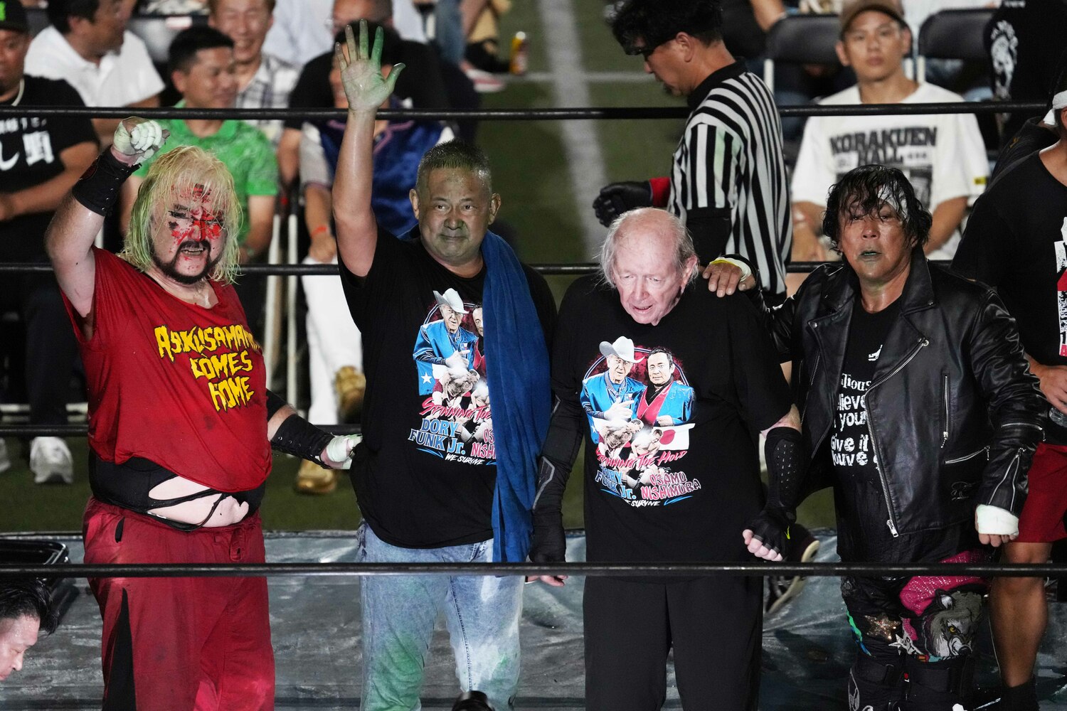 左から雷神矢口、西村修、ドリー・ファンク・ジュニア、大仁田厚　©Essei Hara