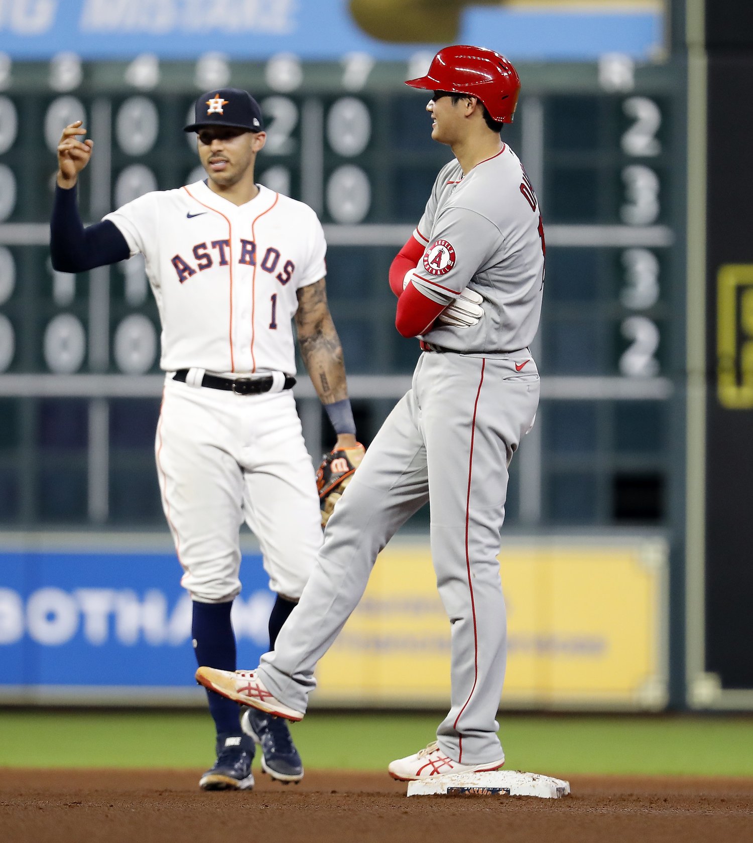 大谷の二刀流を絶賛し「MVPに値する」と述べたアストロズのコレアと楽しげな大谷