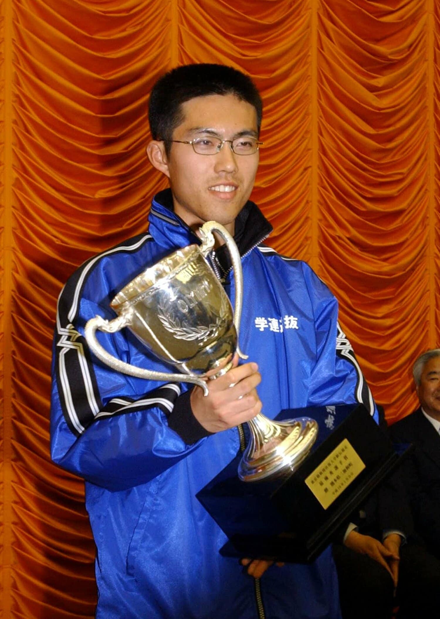 5区で9人抜きの区間賞に輝き、日本学連選抜に流れをもたらした鐘ヶ江幸治。大会後には金栗四三杯を授与された　©Sankei Shimbun