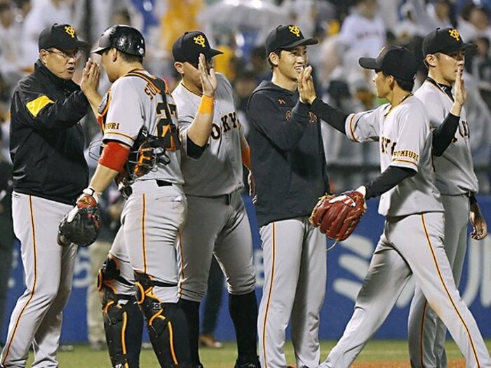 “約束を守らない”原辰徳監督。それでも人が付き、勝負強い理由とは。＜Number Web＞ photograph by Kyodo News