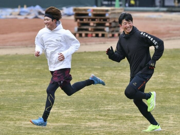 「タイプが全く違う選手と一緒にやることで…」大瀬良大地と森下暢仁、カープの2人のエースが“異例の合同自主トレ”に踏み切ったワケ<Number Web> photograph by KYODO