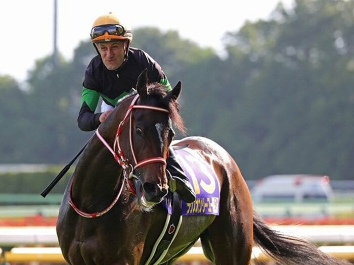 デムーロ「馬がひとりで伸びた」無敗のオークス馬はまだ成長途上。<Number Web> photograph by Yuji Takahashi