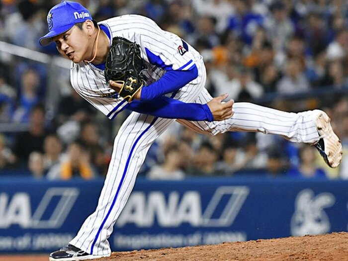 苦手な夏に月間MVP、鼓舞する姿も。十字架背負う山崎康晃へ高まる信頼。＜Number Web＞ photograph by Kyodo News