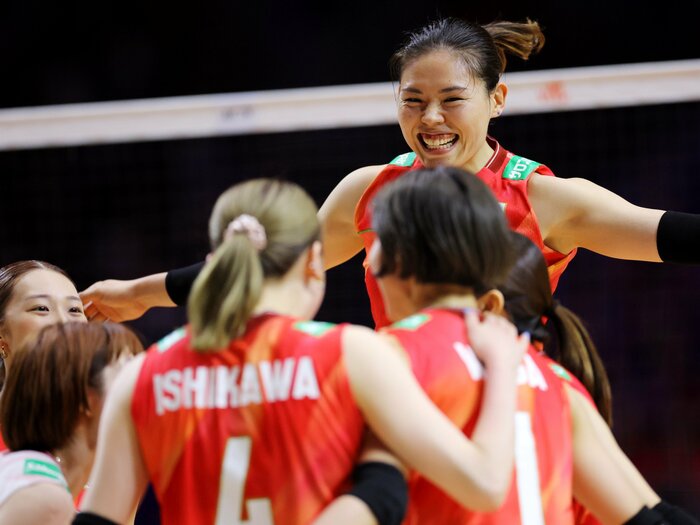 「じつは大家族スペシャルの取材依頼が…」女子バレー最年長・島村春世（34歳）を育んだ意外なルーツ「鎌倉生まれの4300g巨大児」「中学で身長180cm」＜Number Web＞ photograph by JVA/AFLO SPORT