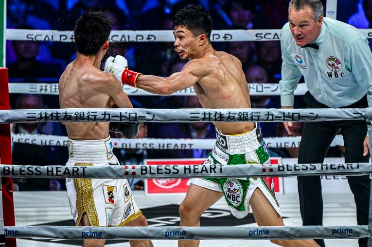 クエジャル2度目のダウンにつながる中谷の左フック　©︎Takuya Sugiyama