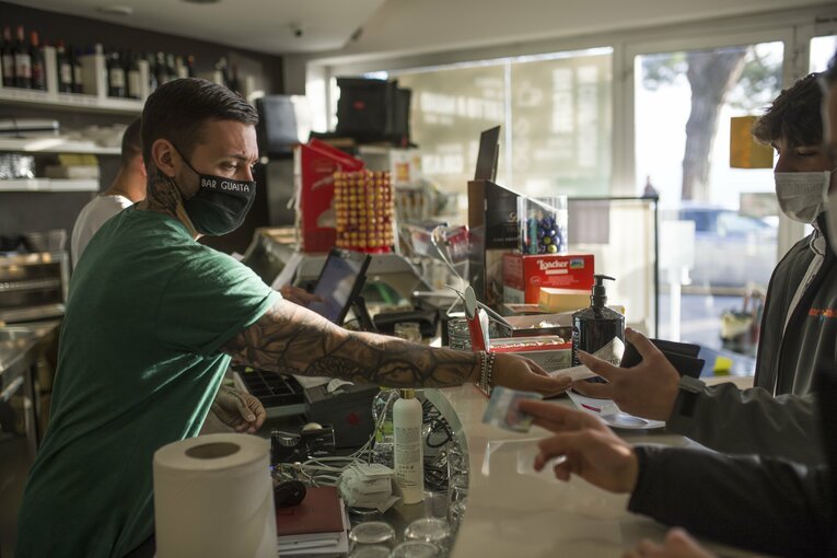 コロナ禍で外食産業は危機に瀕したが、バール文化は生き残った©Getty Images