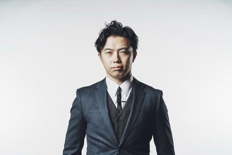 YouTuberであり、サッカークラブのオーナー兼監督でもあるレオザ　写真は株式会社シュワーボ提供