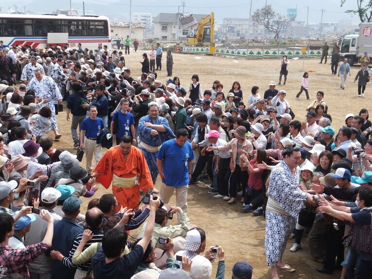 大相撲の“3.11”　被災地を訪れた力士たちの涙と誓い(23)