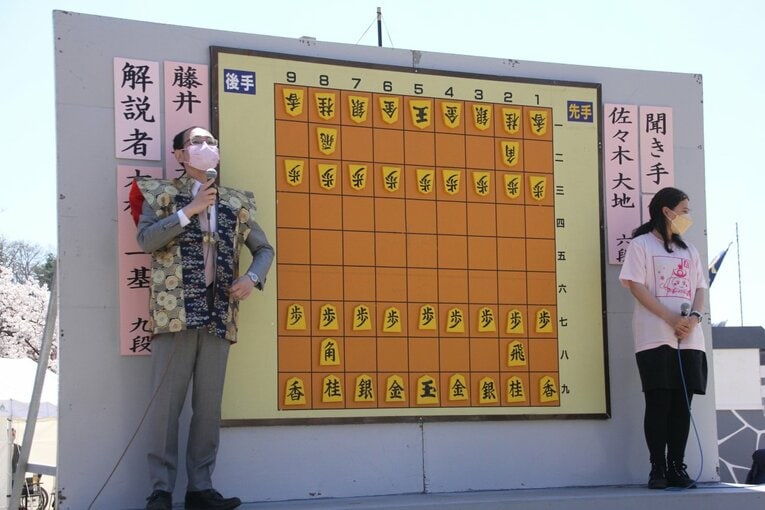 藤井聡太竜王「大変参考になったで“ござる”」初出演した《人間将棋》を現地取材… 観る将マンガ家が超楽しんで描いてみた(58)