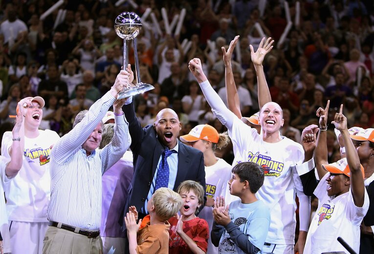 ヘッドコーチとして、WNBA優勝を成し遂げたフェニックス・マーキュリー時代（2009年）©︎Christian Petersen/Getty Images