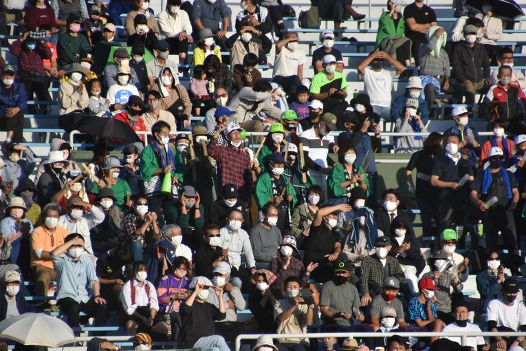 歓喜するスタンド　©Takahiro Kikuchi