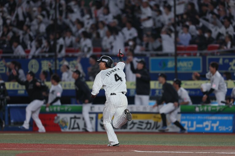【幕張の奇跡プレイバック】観客は総立ち　©Chiba Lotte Marines