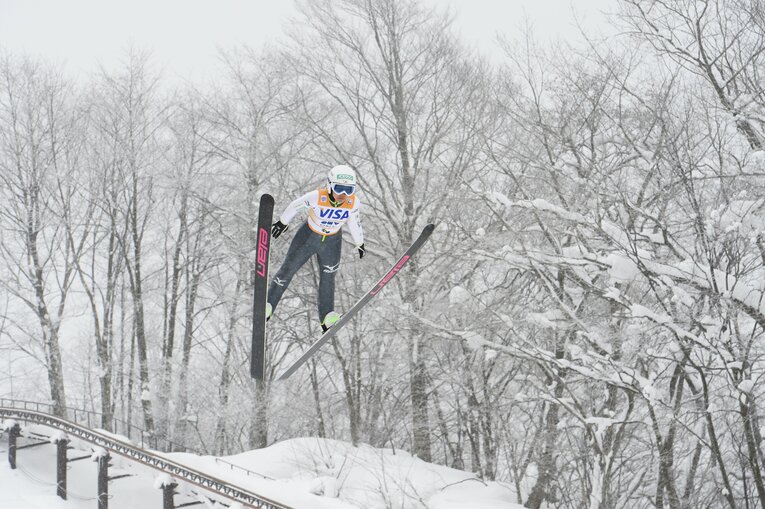 2014年ワールドカップ第9戦（蔵王）。高梨沙羅の美しい飛型　©Asami Enomoto
