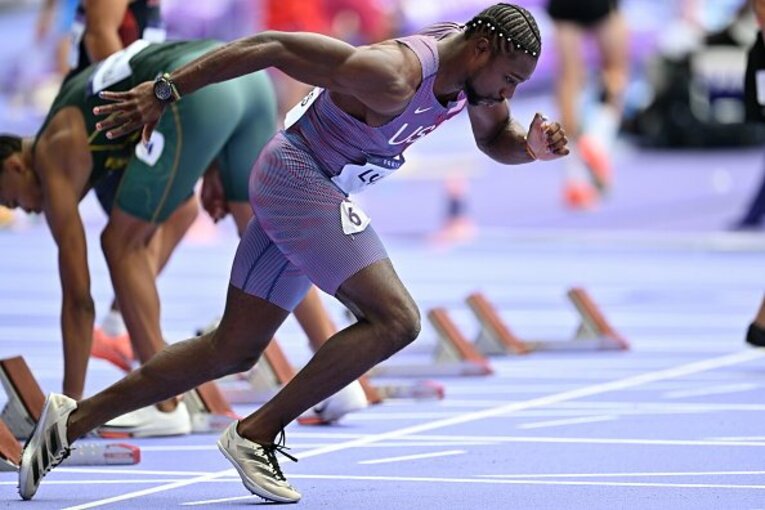 パリ五輪金メダリストのライルズのスタート。身体の真下につま先接地しているのが分かる　©Getty Images