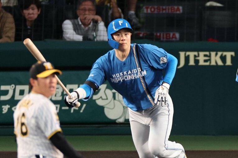 阪神との交流戦では自ら先制のタイムリーを放った ／ photograph by SANKEI SHIMBUN