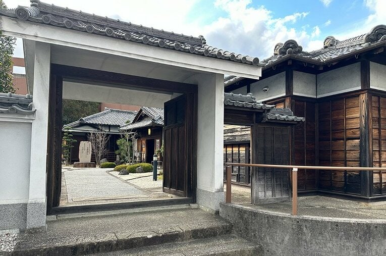 広川町（高校のある湯浅町に隣接）にある「稲むらの火の館」　©Yuji Yanagawa