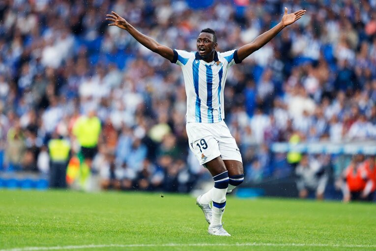 手を広げてアピールするサディク　©Daisuke Nakashima