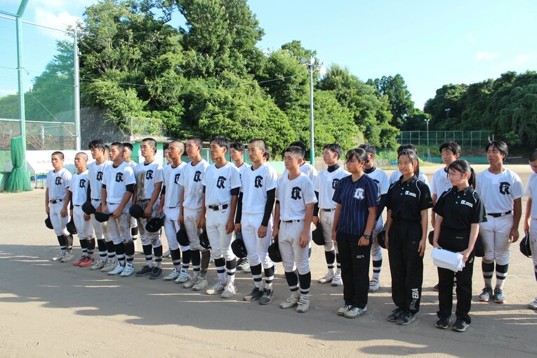 小倉高校の現メンバー。丸刈りと長髪の部員が混在している　©Katsuharu Uchida