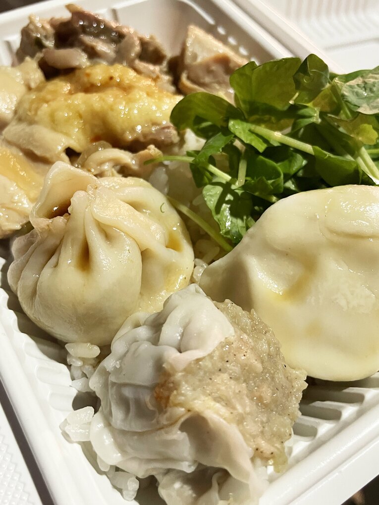 『横浜点心屋台 吉清』のホロホロ鶏ごはん（900円）