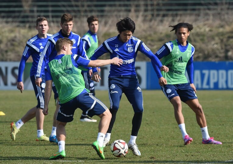 2015年、練習時の内田とサネ（右端） ©Getty Images