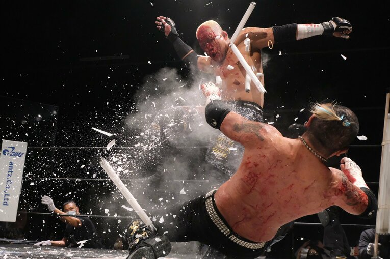 ガラスが刺さり大流血で「ニヤリ」今年47歳の“不適切おじさん”葛西純がデスマッチで伝えたいこと 「お前ら、これを知らずに人生終わるのか？」(24)