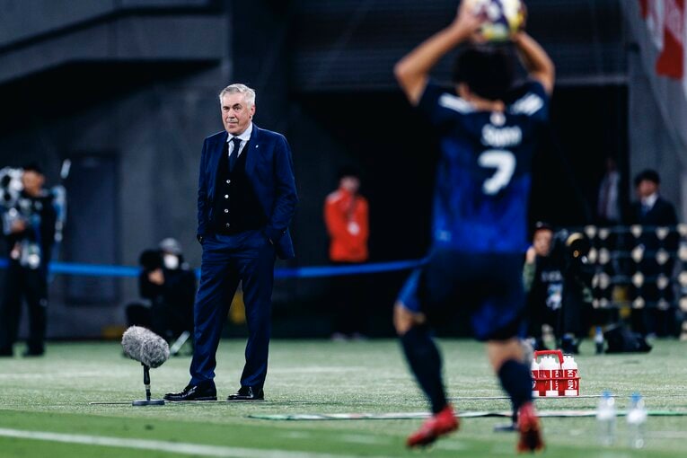 ピッチサイドで顔をしかめるブラジル代表のアンチェロッティ監督　©Kiichi Matsumoto