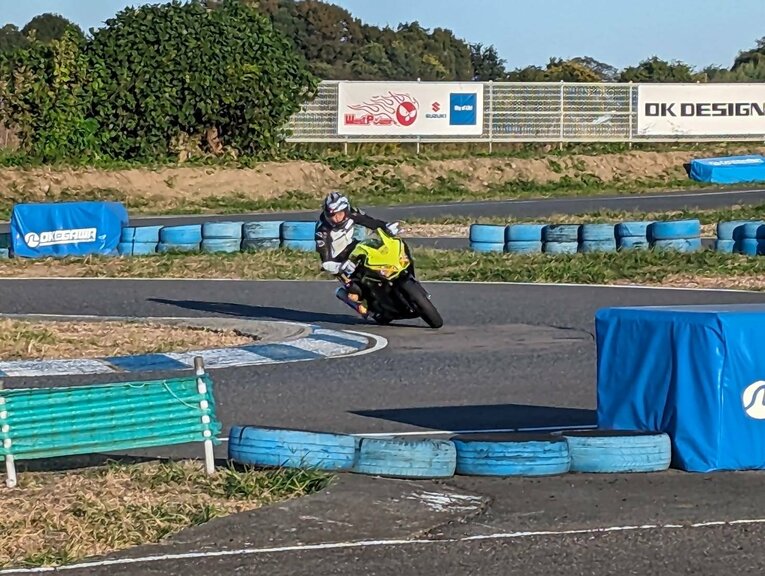 レーサーを目指し、大学を休学して特訓していた（本人提供）