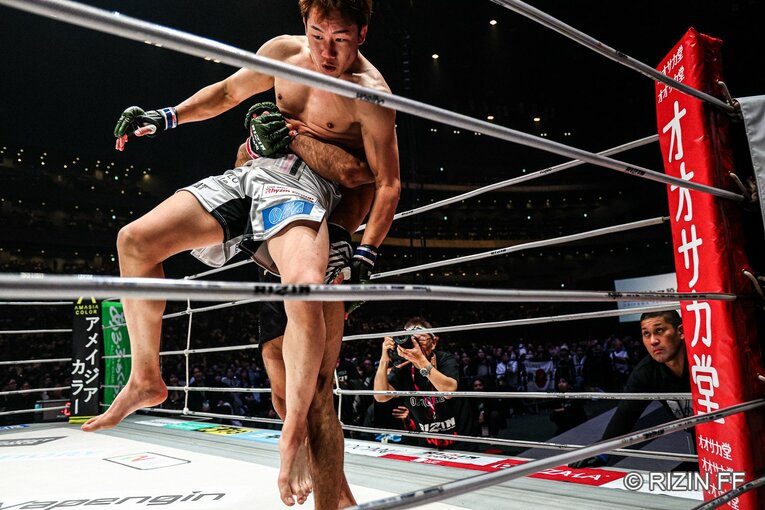 朝倉未来vsシェイドゥラエフ【スワイプするとそのほかの写真もご覧になれます】　©RIZIN FF