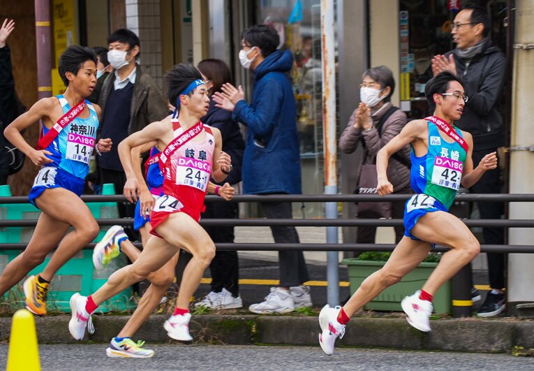 最初から最後までレースの主導権を握ったのは川原だった。岐阜の安島も都大路非出場組ながらロード巧者　©︎Satoshi Wada
