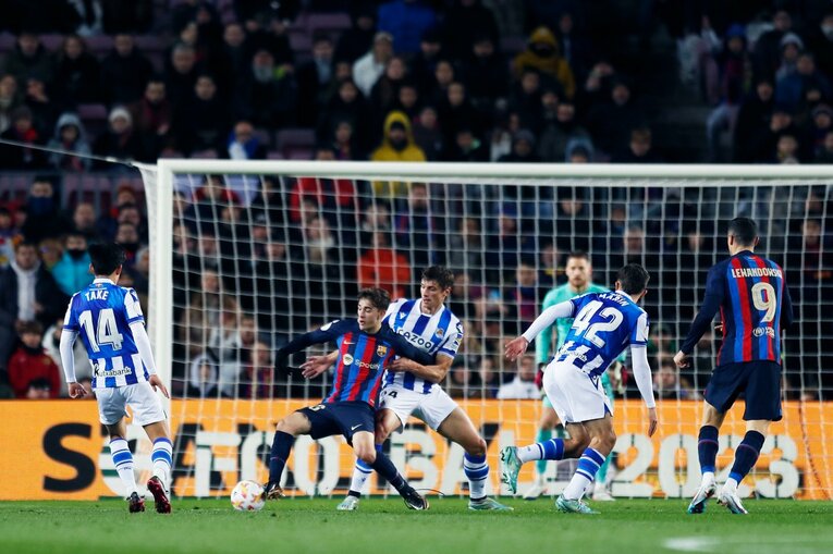 「クボのことは知ってるよ」バルササポに久保建英が笑顔で… 放送なしが惜しい「名手ブスケッツが声を荒げた」鮮烈プレー〈現地撮影〉(26)