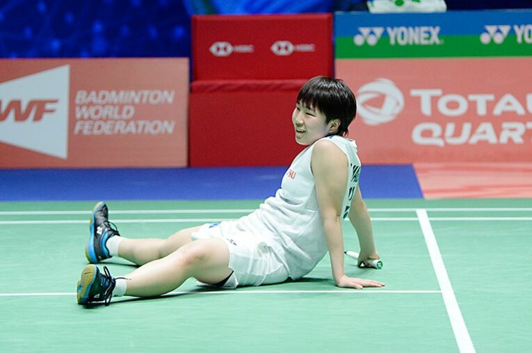 コートに座り込む山口。今年3月の全英女子オープンではリオ五輪王者のキャロリーナ・マリンに準々決勝で敗れた ／ photograph by Itaru Chiba