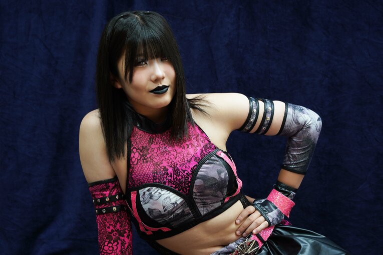 “女子高生でヒールで双子”スターダム吏南が語った木村花への思い「花さんがいなかったら、プロレスをやめていた」《特別グラビア》(10)