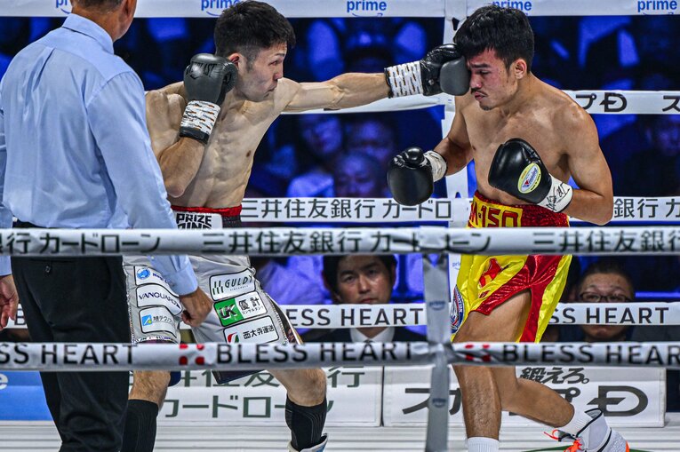 ユーリ阿久井政悟vs.タナンチャイ・チャルンパック（WBA世界フライ級タイトルマッチ）©Takuya Sugiyama