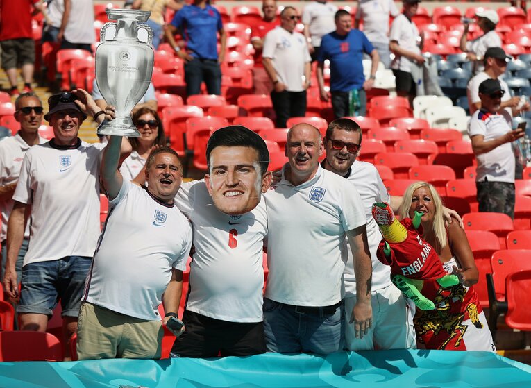 白星スタートを切ったイングランド。25年前を思わせる一体感が国民に“熱い夏の再来”を予感させる©Getty Images