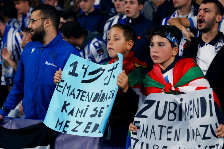 この日の「日本語でクボ応援の少年」　©Daisuke Nakashima