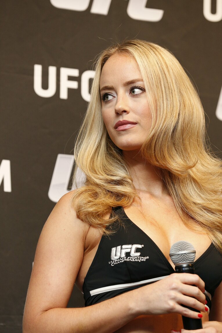 ラウンドガール（UFCでの名称はオクタゴンガール）としても注目を集めたローレン夫人　©Shigeki Yamamoto