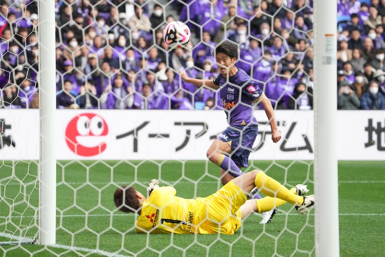 大橋はピースウイングでの公式戦初戦で2ゴールを奪った　©Masashi Hara/Getty Images