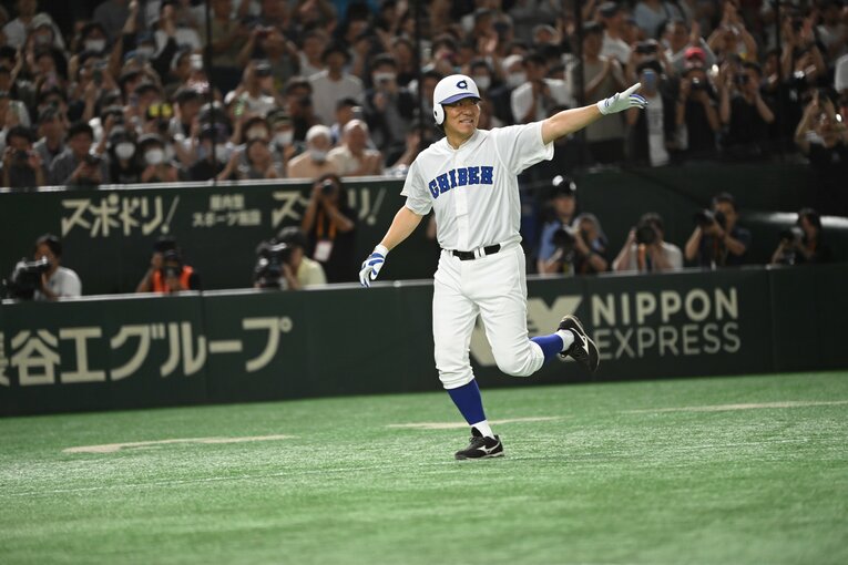 昨年9月、イチロー率いる「KOBE CHIBEN」で同僚となった2人 　©Naoya Sanuki